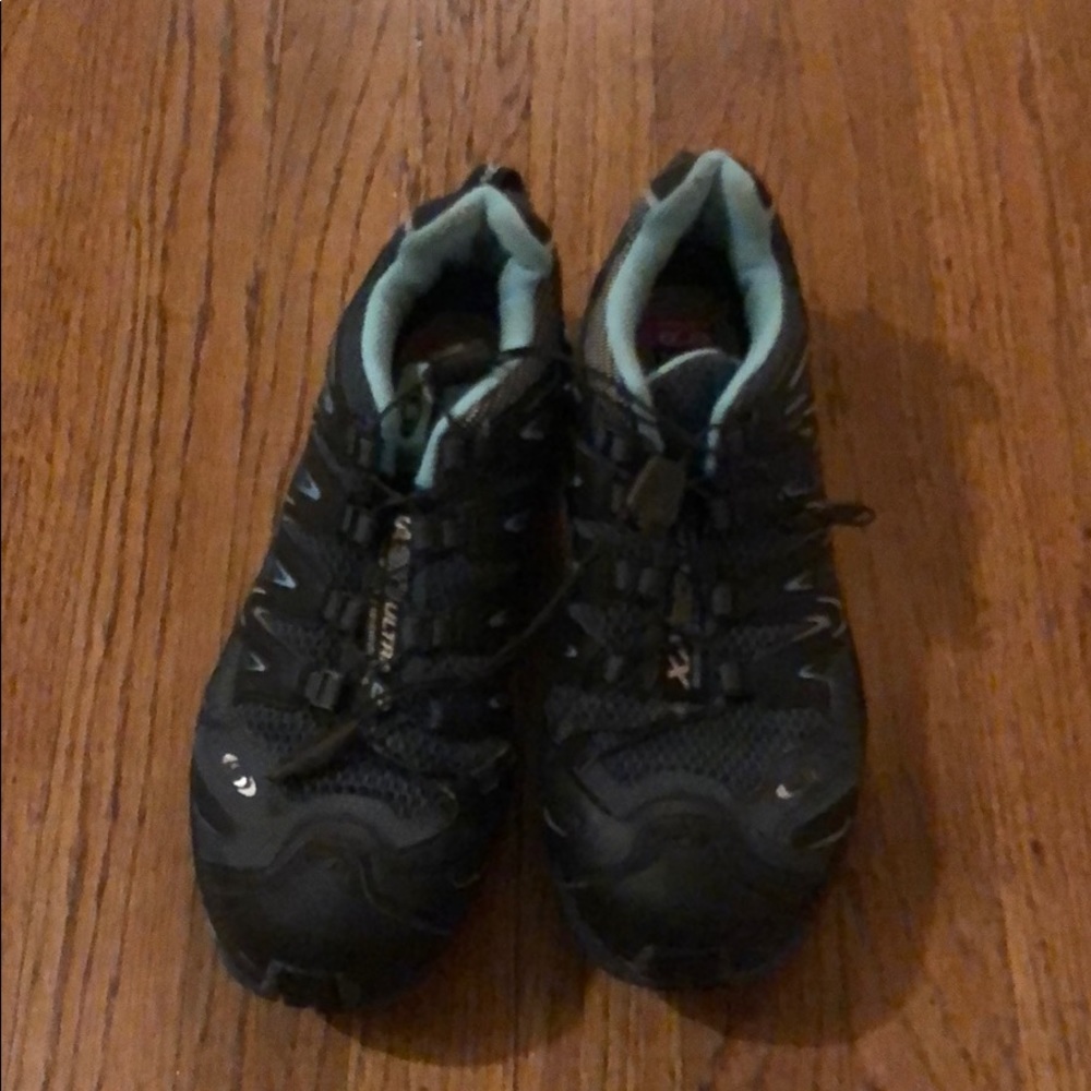 Waterproof hiking trail shoes 8 runs big